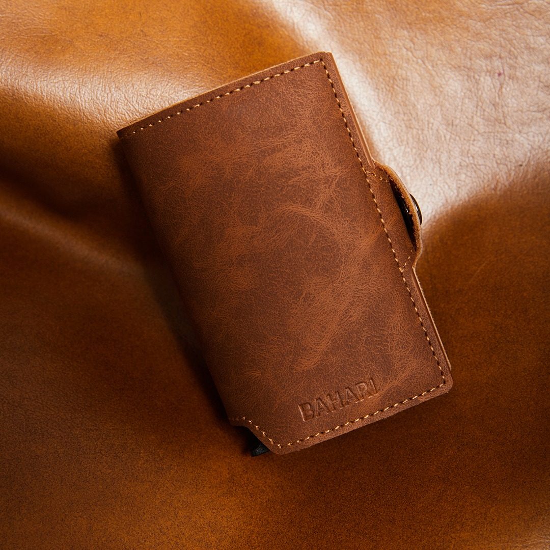 Billetera de cuero BAHARI sobre cuero